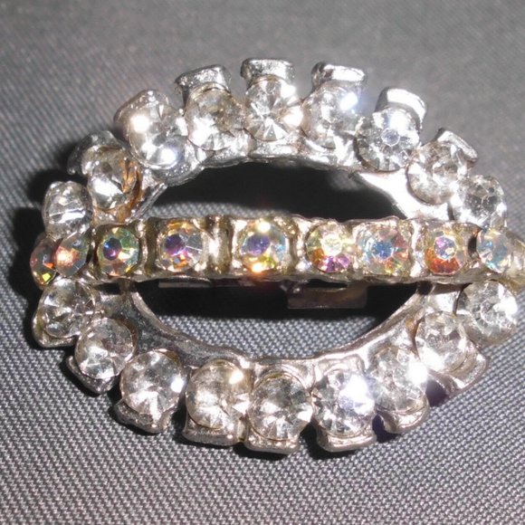 Vintage Jewelry - Silver Tone Oval Shaped Clear CZ Rhinestone Pin